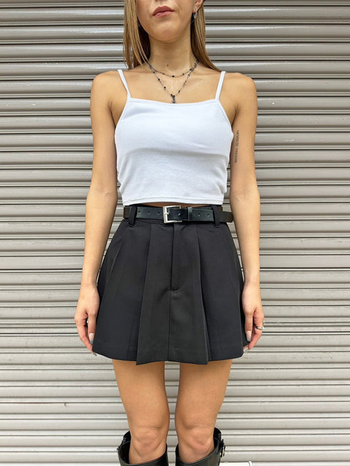 フェイクレザーベルト付プリーツスカート